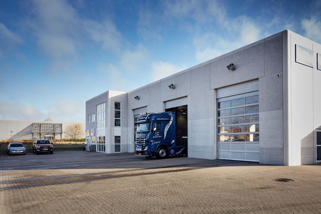 Billede udefra Truck Wash imens lastbil vaskes
